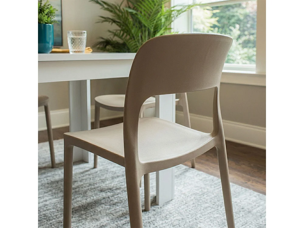 Lot de 4 chaises empilables en résine pour intérieur et extérieur, robustes et faciles à nettoyer, idéales pour jardin, terrasse, balcon BARBARA/Caramel