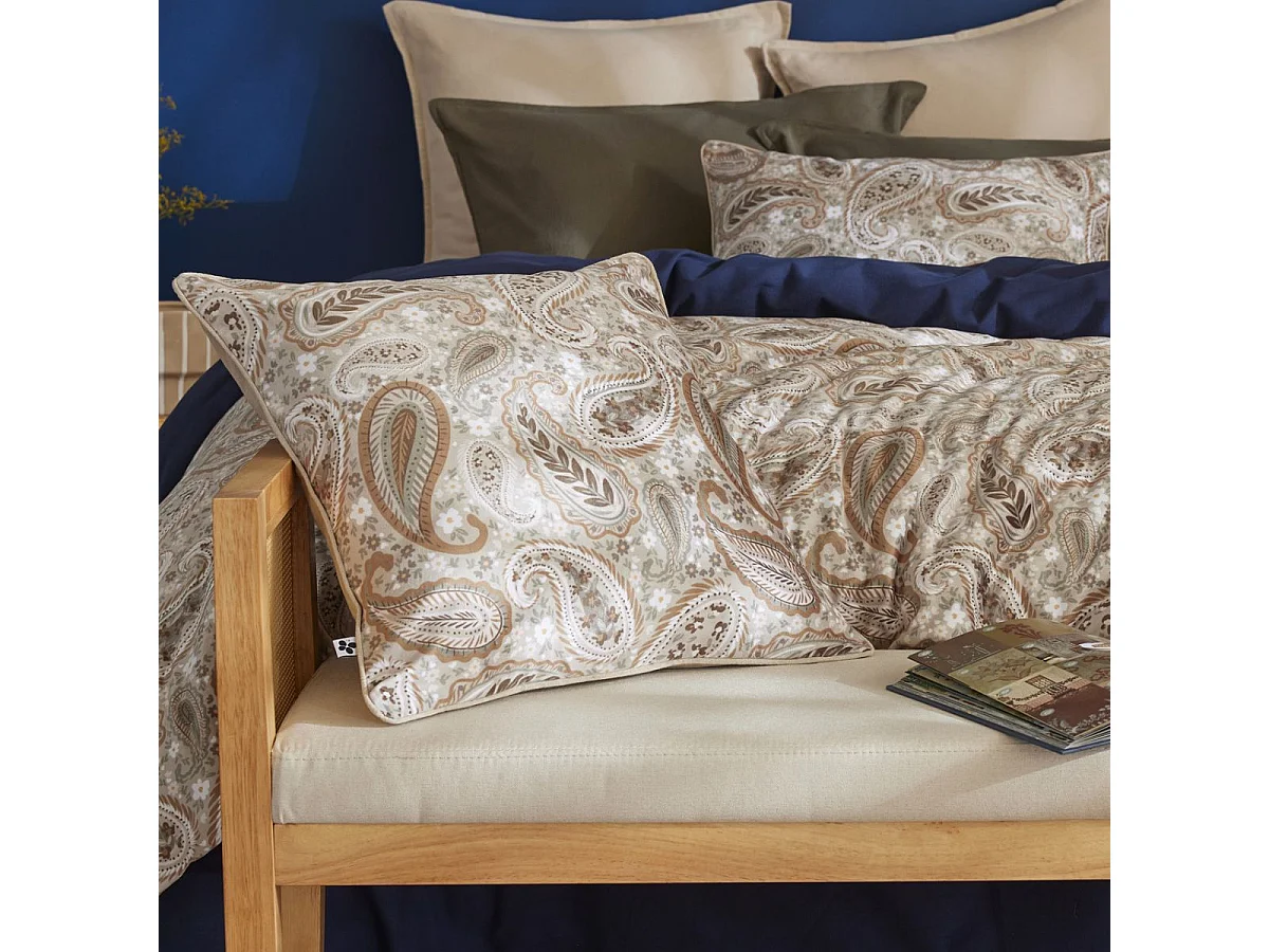 Coussin déhoussable 50x50cm velours imprimé cachemire coloris beige - VALESIA