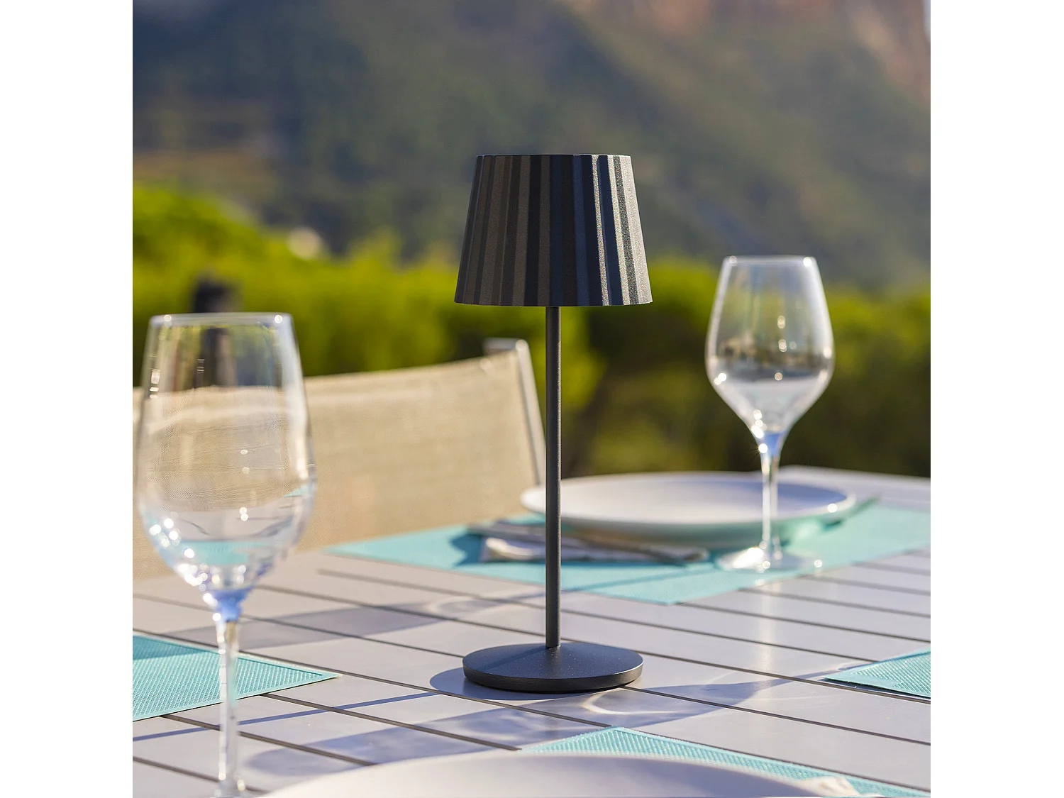 6 Lampes de table ABBY Noir H30cm + base de chargement
