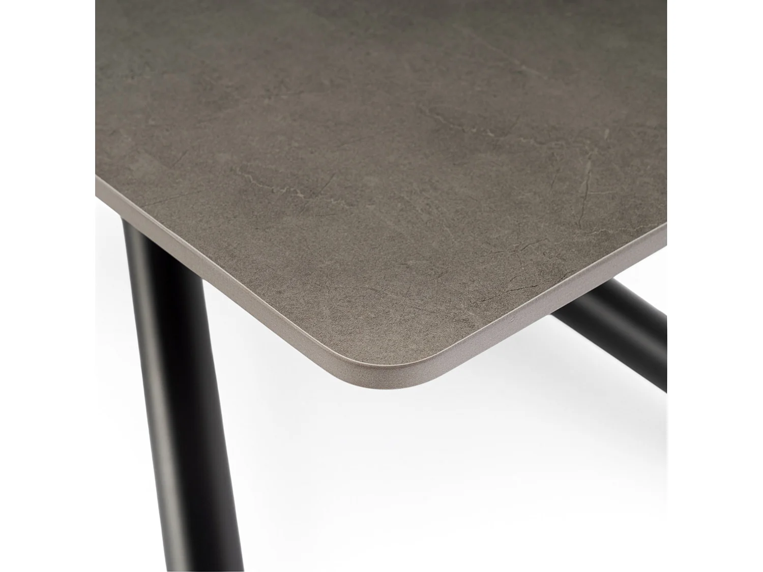 Grijze keramische tafel met steeneffect en X-vormige poten, 140 cm - MACINAGGIO