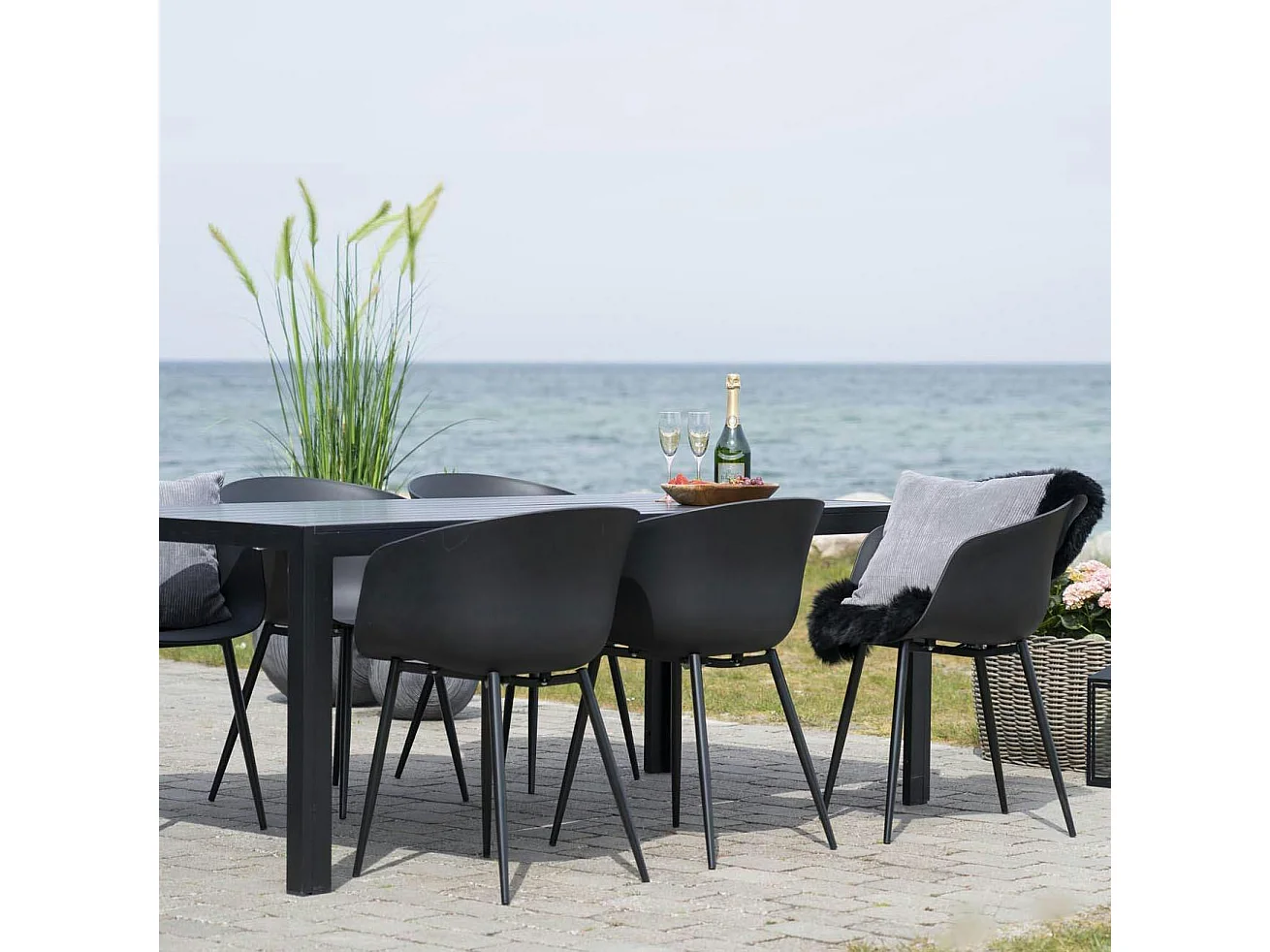 Chaise coque noire en polypropylène (lot de 2)