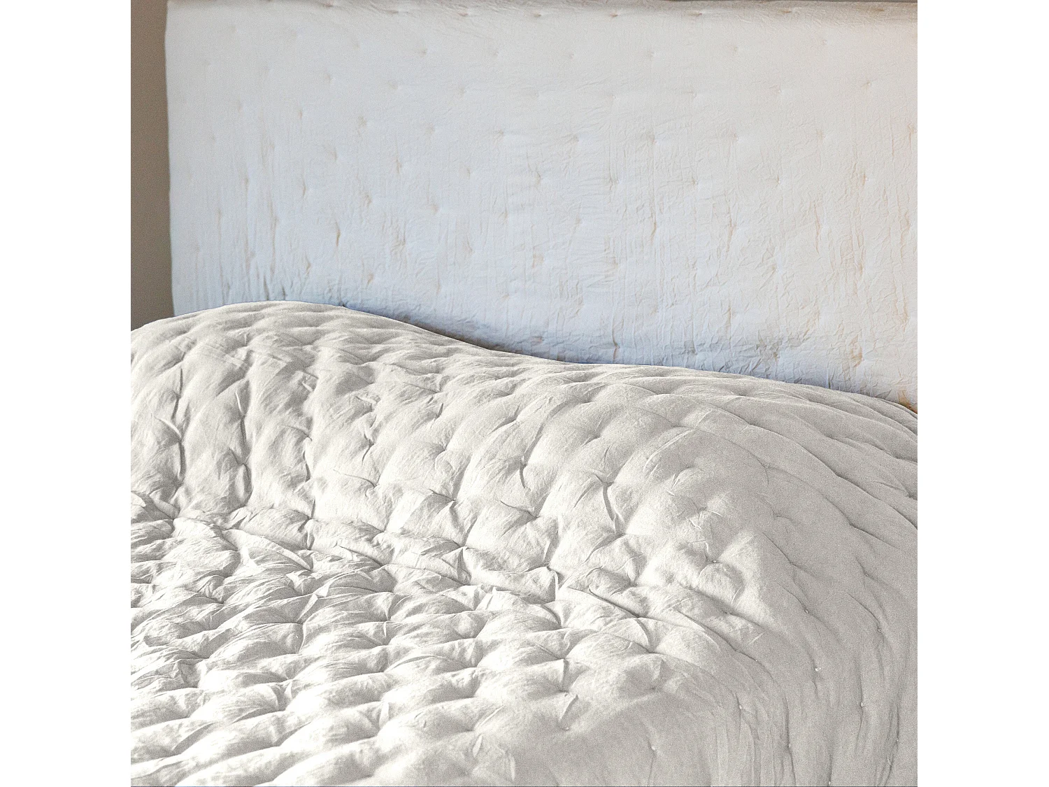 Couvre-lit 240x260 cm CELESTE velours piquage points brodés blanc Nacre