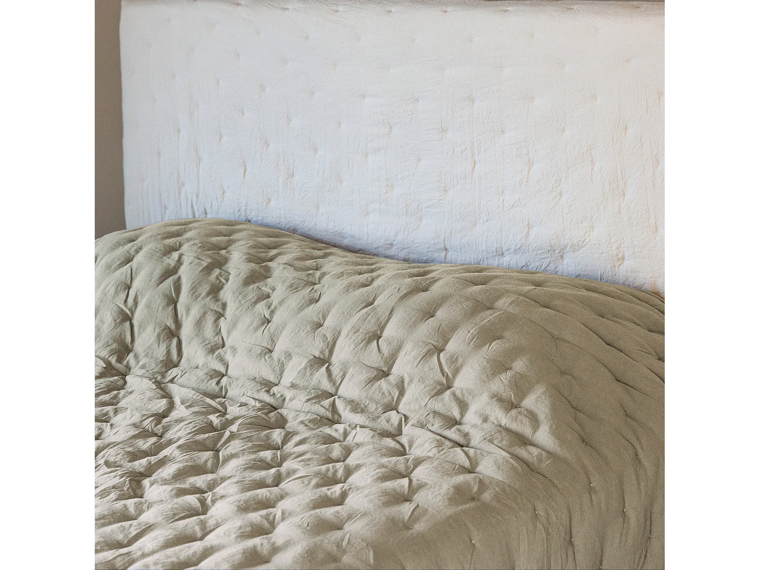 Couvre-lit 240x260 cm CELESTE velours piquage points brodés Naturel