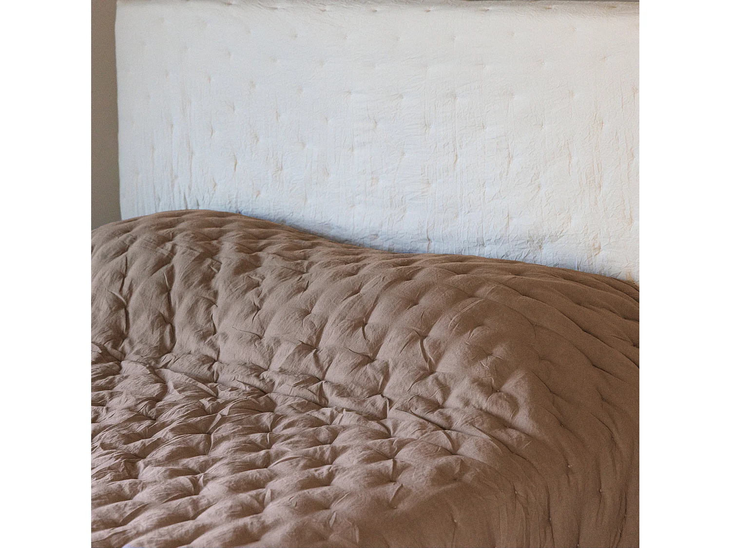 Couvre-lit 220x240 cm CELESTE velours piquage points brodés marron sienne