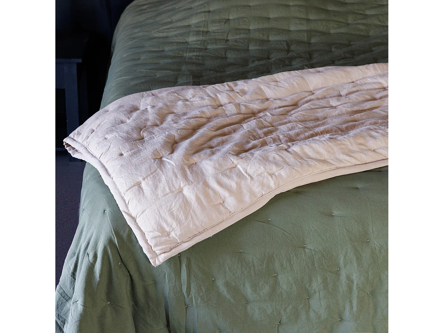 Couvre-lit 220x240 cm CELESTE velours piquage points brodés vert Mousse