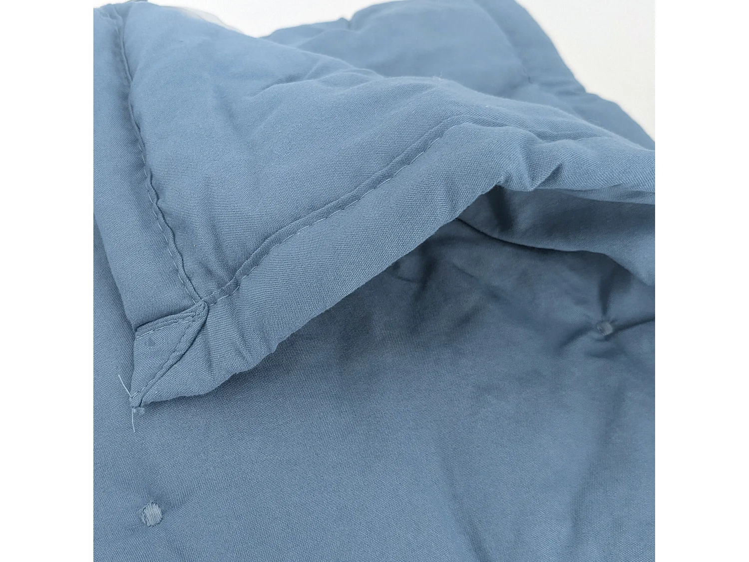 Couvre-lit 240x260 cm CELESTE velours piquage points brodés bleu Métal