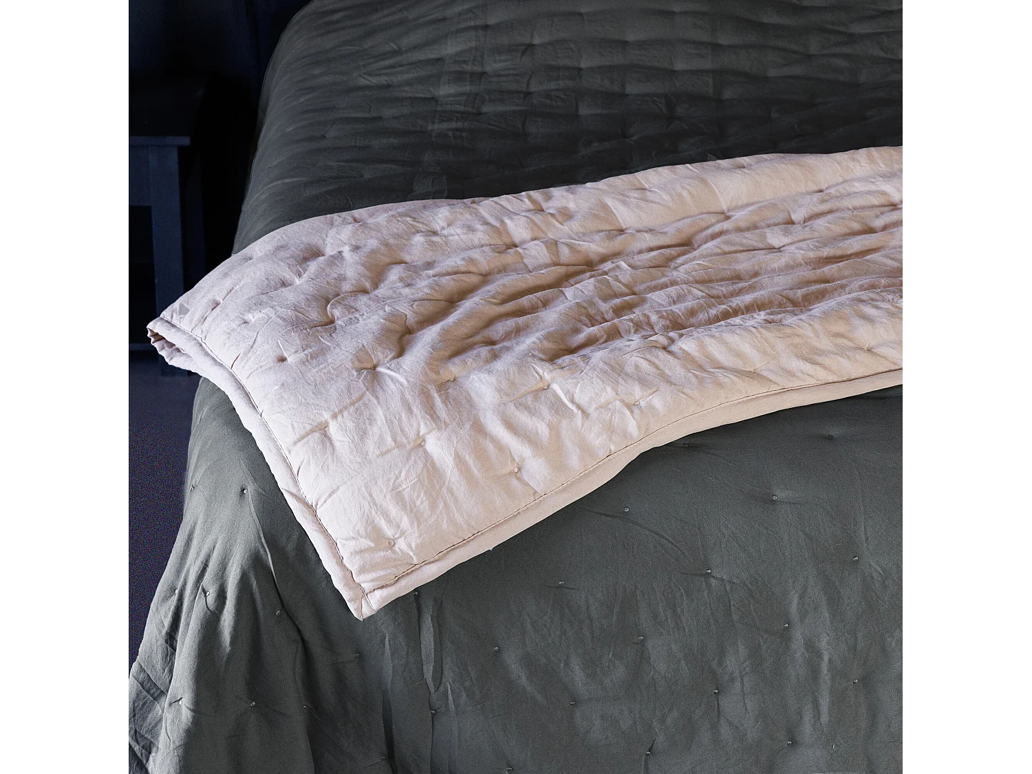 Couvre-lit 220x240 cm CELESTE velours piquage points brodés noir caviar
