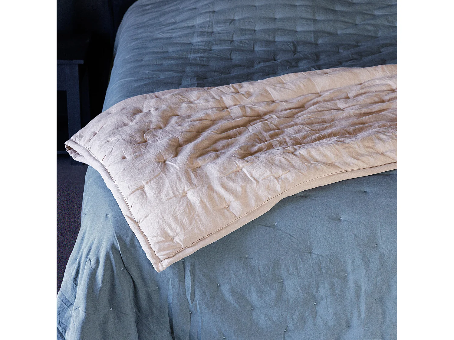 Couvre-lit 220x240 cm CELESTE velours piquage points brodés bleu Métal