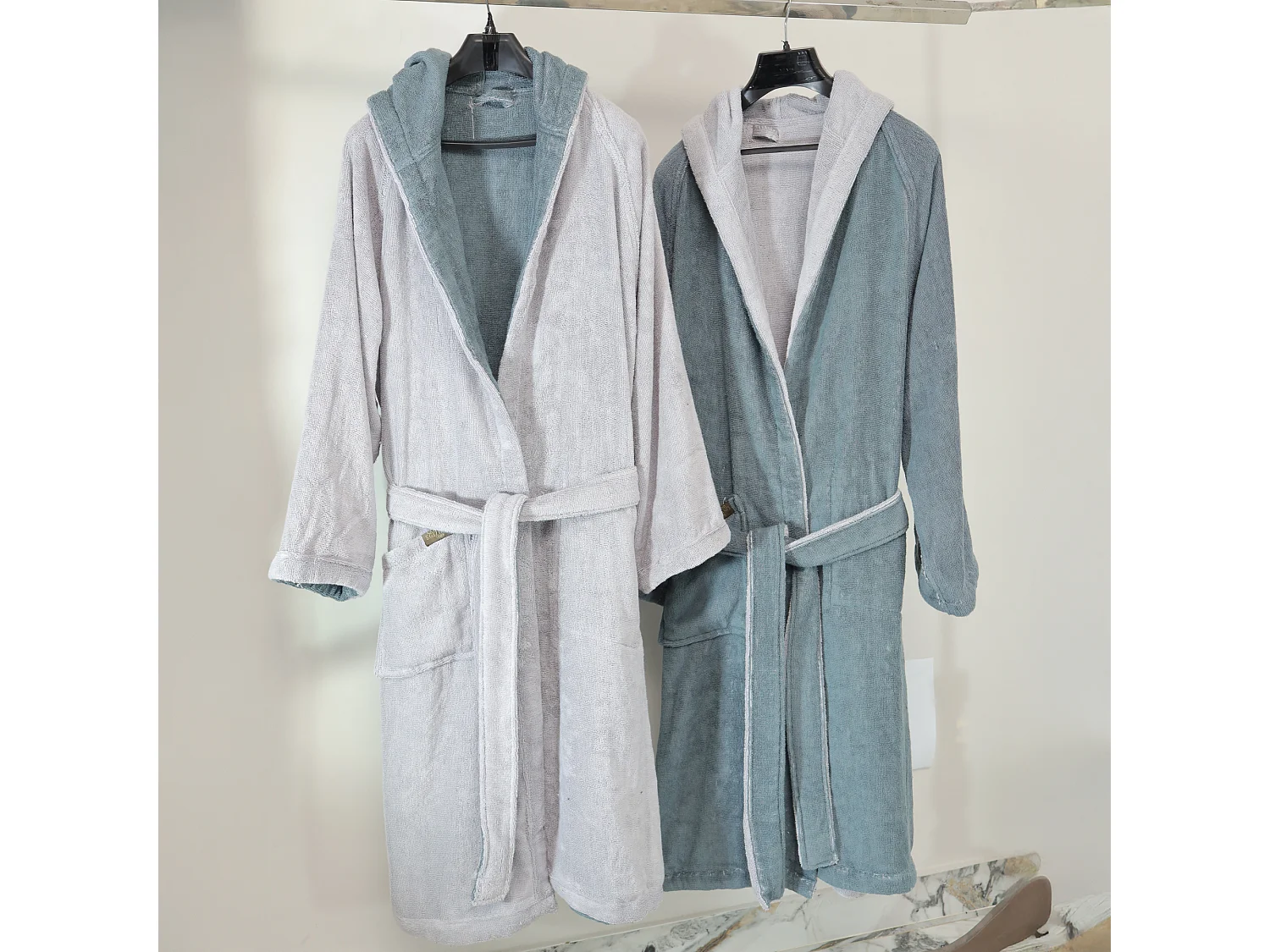 Accappatoio Sekate, 100% Cotone con Cappuccio Reversibile, Grigio Chiaro, Colore Struttura Grigio, Sfumatura Colore Struttura Chiaro