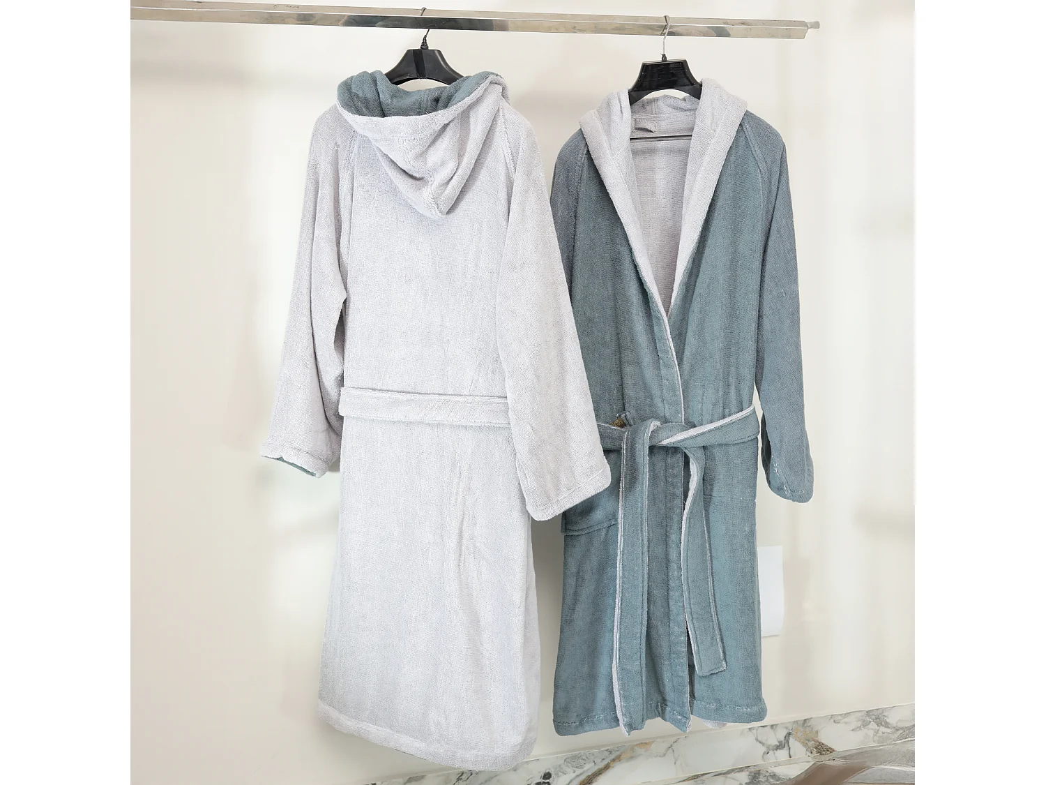 Accappatoio Sekate, 100% Cotone con Cappuccio Reversibile, Grigio Chiaro, Colore Struttura Grigio, Sfumatura Colore Struttura Chiaro