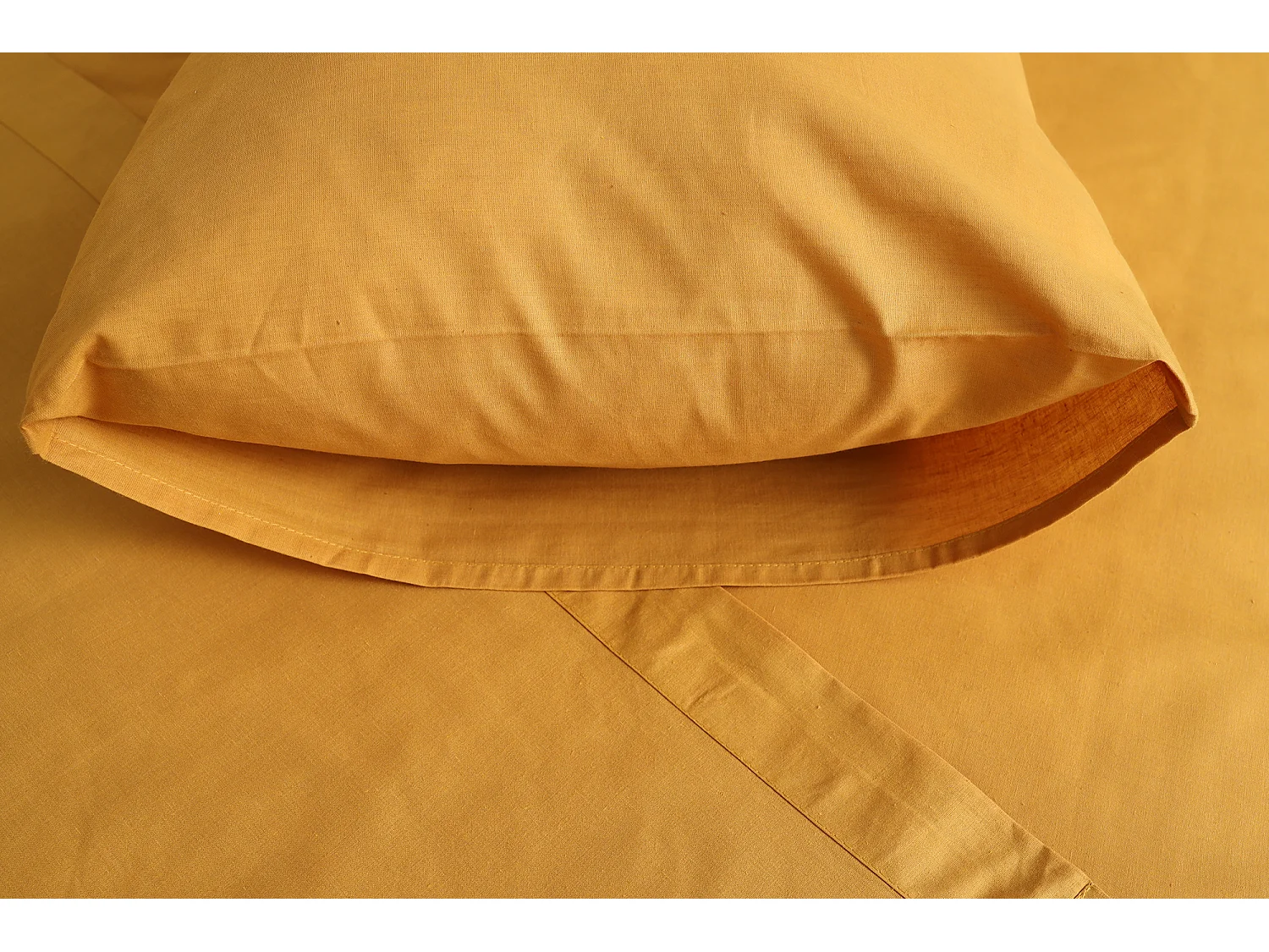 Ensemble Complet Lit Double Sarisa, en Polycoton, Jaune Moutarde, Lavable en Machine