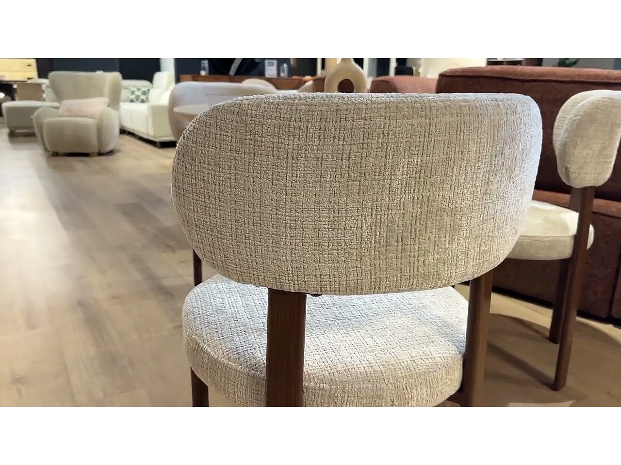 Set mit 2 Esszimmerstühlen Haly – Beiger Chenille-Stoff / Nussbaumbeine