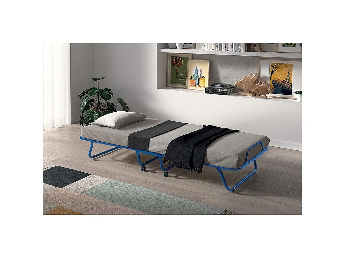 Lit pliant NAZARE – 80x190 cm en métal bleu avec roulettes, sommier et matelas inclus