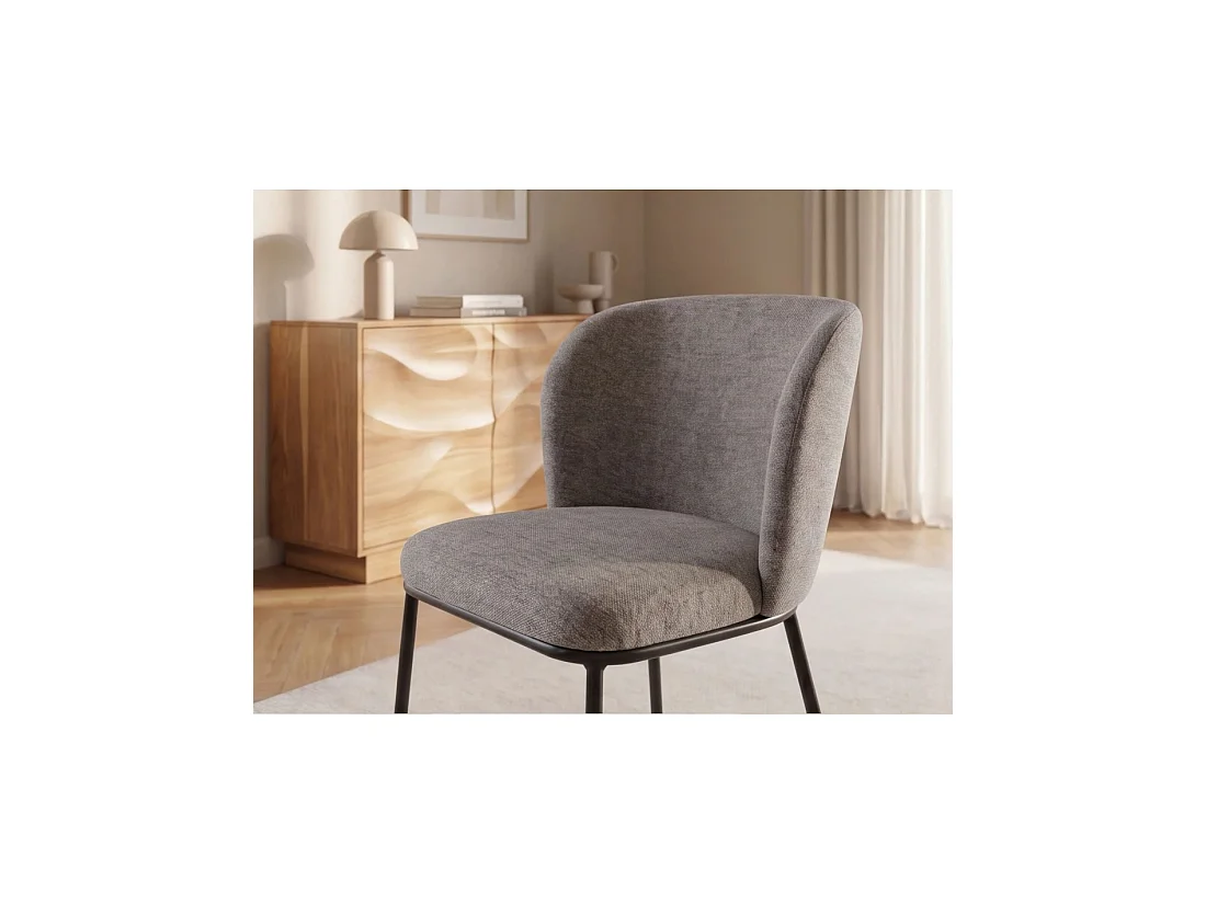 Lot de 2 chaises PAVIA gris beige – Dossier enveloppant arrondi et pieds fins noirs