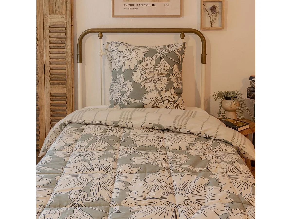 Couette imprimée 140x200cm + 1 taie d'oreiller 63x63cm coton imprimé recto floral verso rayé vert sauge et blanc - TAMIA