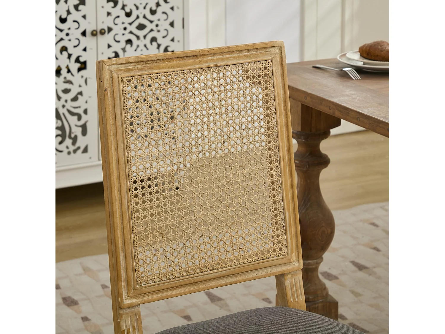 Sedie da Pranzo Vintage Francesi con Schienale in Rattan, Rivestimento in Lino e Molle a S, Set di 2