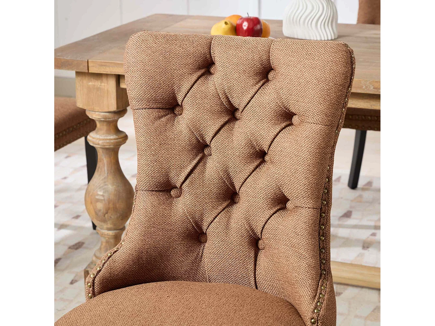 Sedie da Pranzo Francesi Set di 2 con Rivestimento in Lino, Punto Capitonné e Gambe in Legno Massello