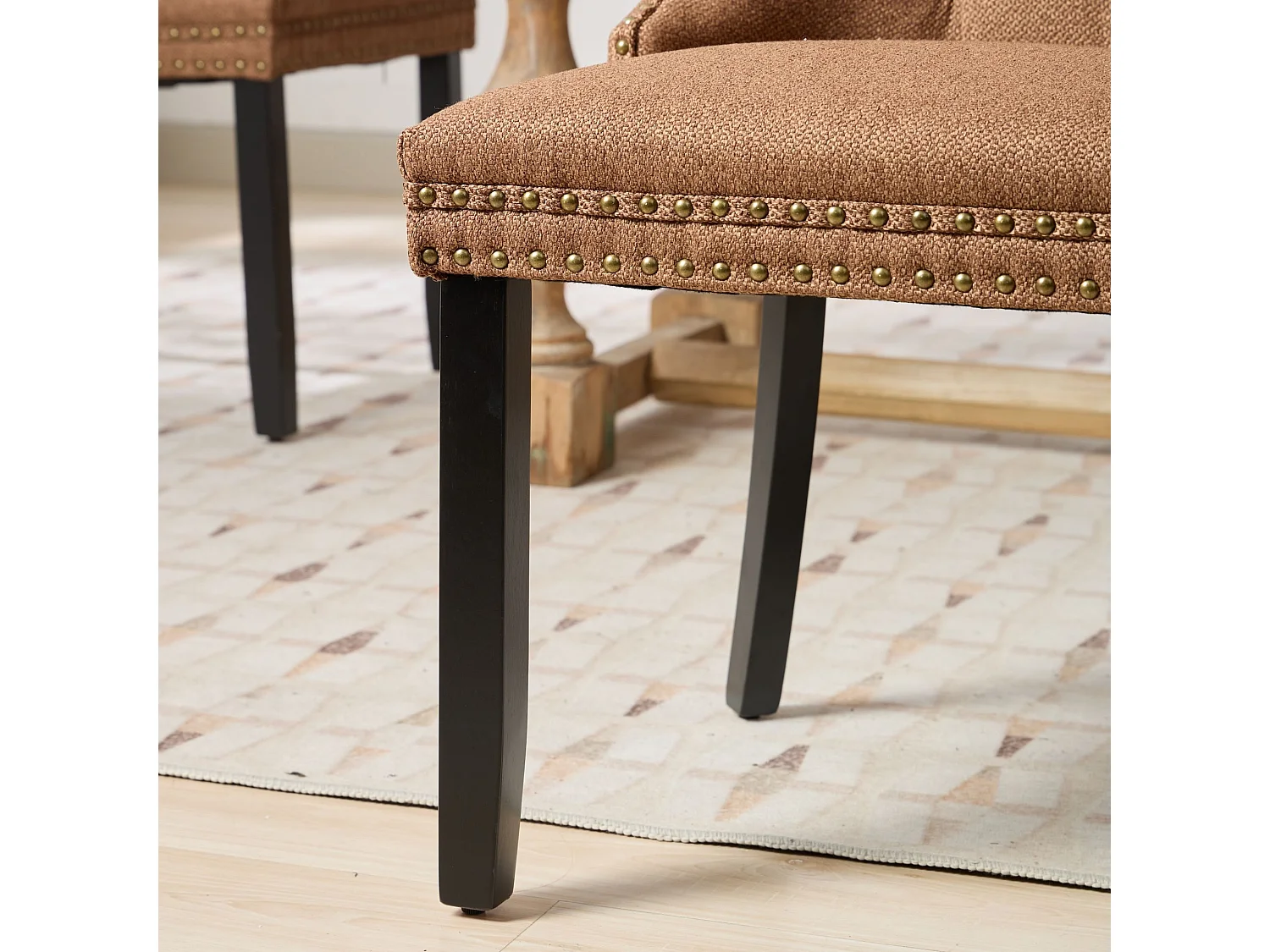 Sedie da Pranzo Francesi Set di 2 con Rivestimento in Lino, Punto Capitonné e Gambe in Legno Massello