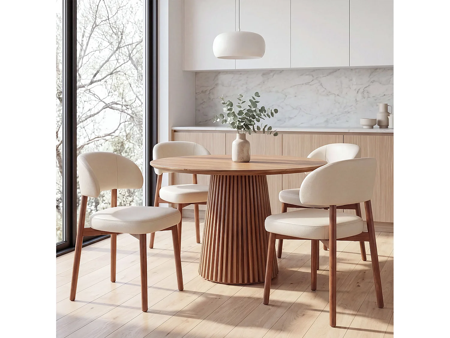 Set van 2 eetkamerstoelen van kunstleer, extra brede gebogen en omhullende rugleuning, houten frame met verstelbare voetdoppen, beige