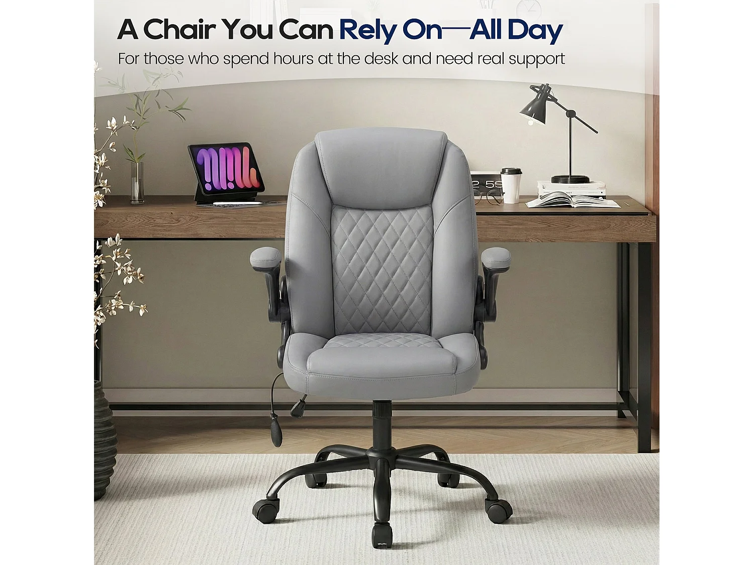 Fauteuil de bureau en similicuir marron avec soutien lombaire réglable, rembourrage épais, accoudoirs rabattables et dossier ergonomique