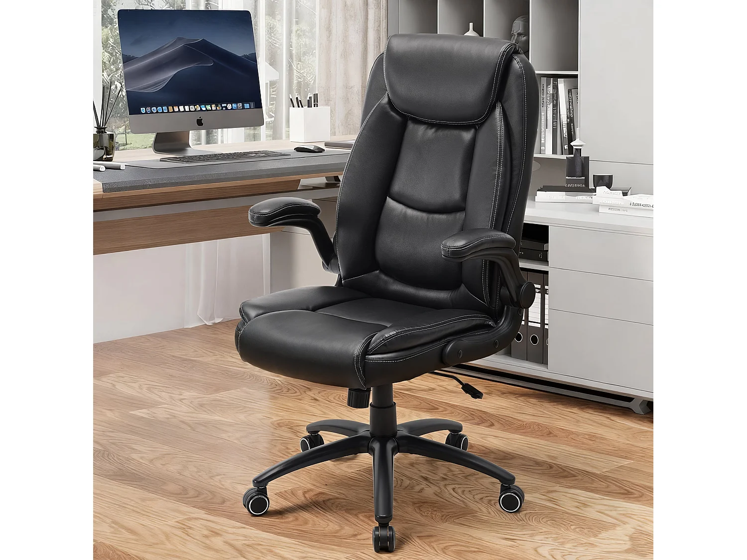 Fauteuil de bureau ergonomique noir avec appui-tête, similicuir PU, accoudoirs rabattables, coussin d’assise de 13,5 cm et fonction d’inclinaison réglable