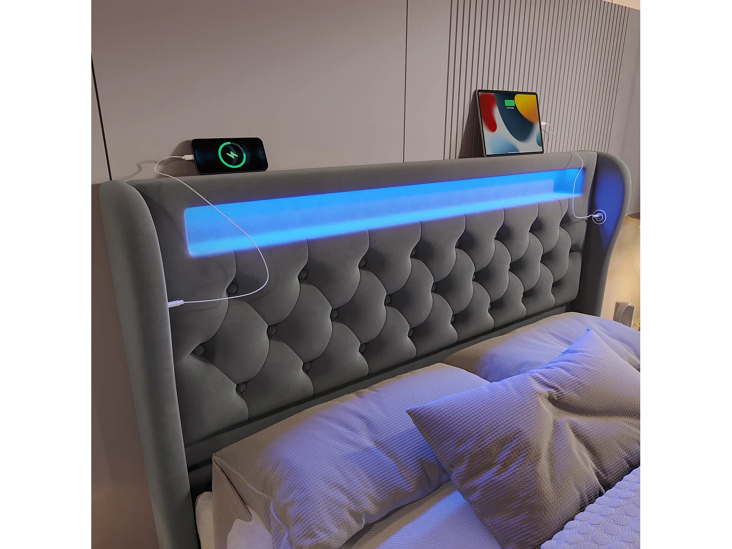 Lit double capitonné 140x200 cm, velours gris, avec LED, ports USB et Type-C, rangement hydraulique, sans matelas