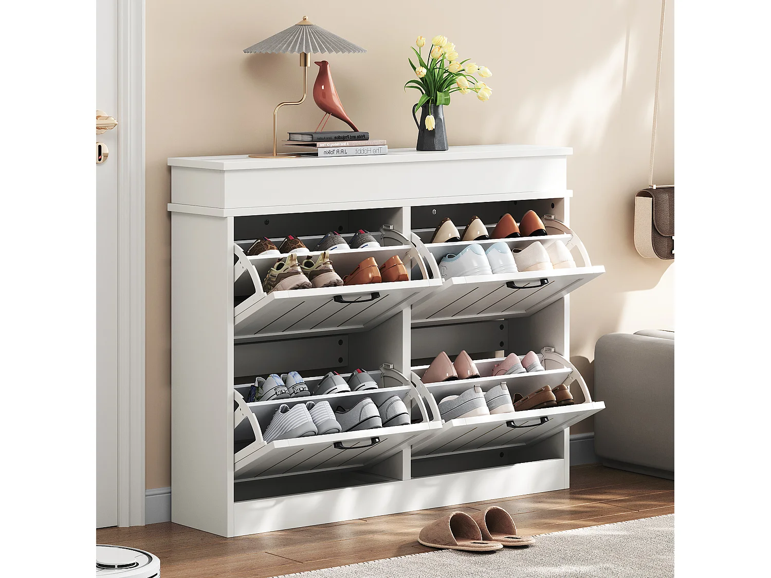 Schuhschrank mit 4 Klapptüren, 8 Einlegeböden, schwarzen Griffen und goldenen Streifen – MDF – 105 x 24 x 83 cm – Weiß