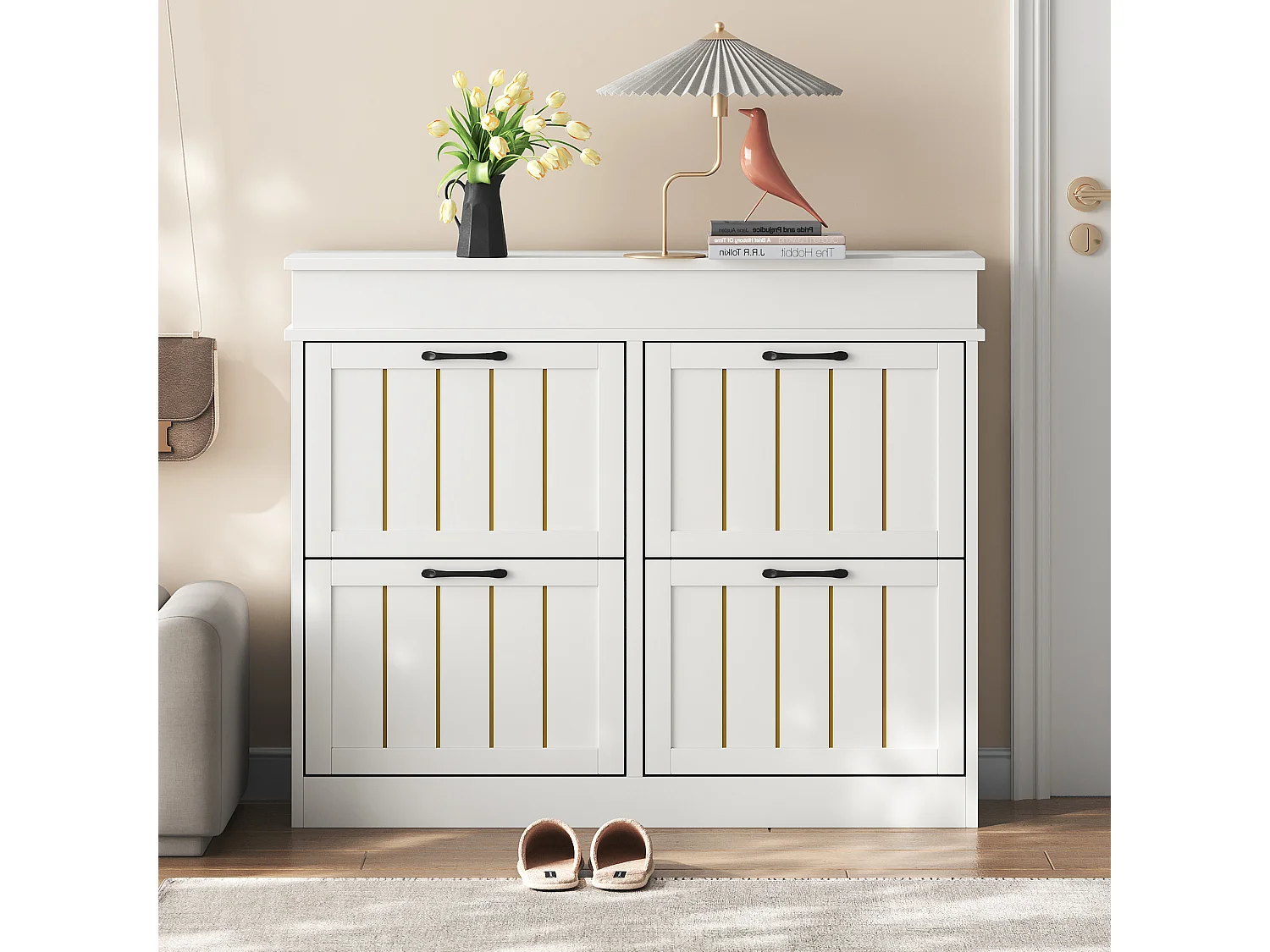 Schuhschrank mit 4 Klapptüren, 8 Einlegeböden, schwarzen Griffen und goldenen Streifen – MDF – 105 x 24 x 83 cm – Weiß