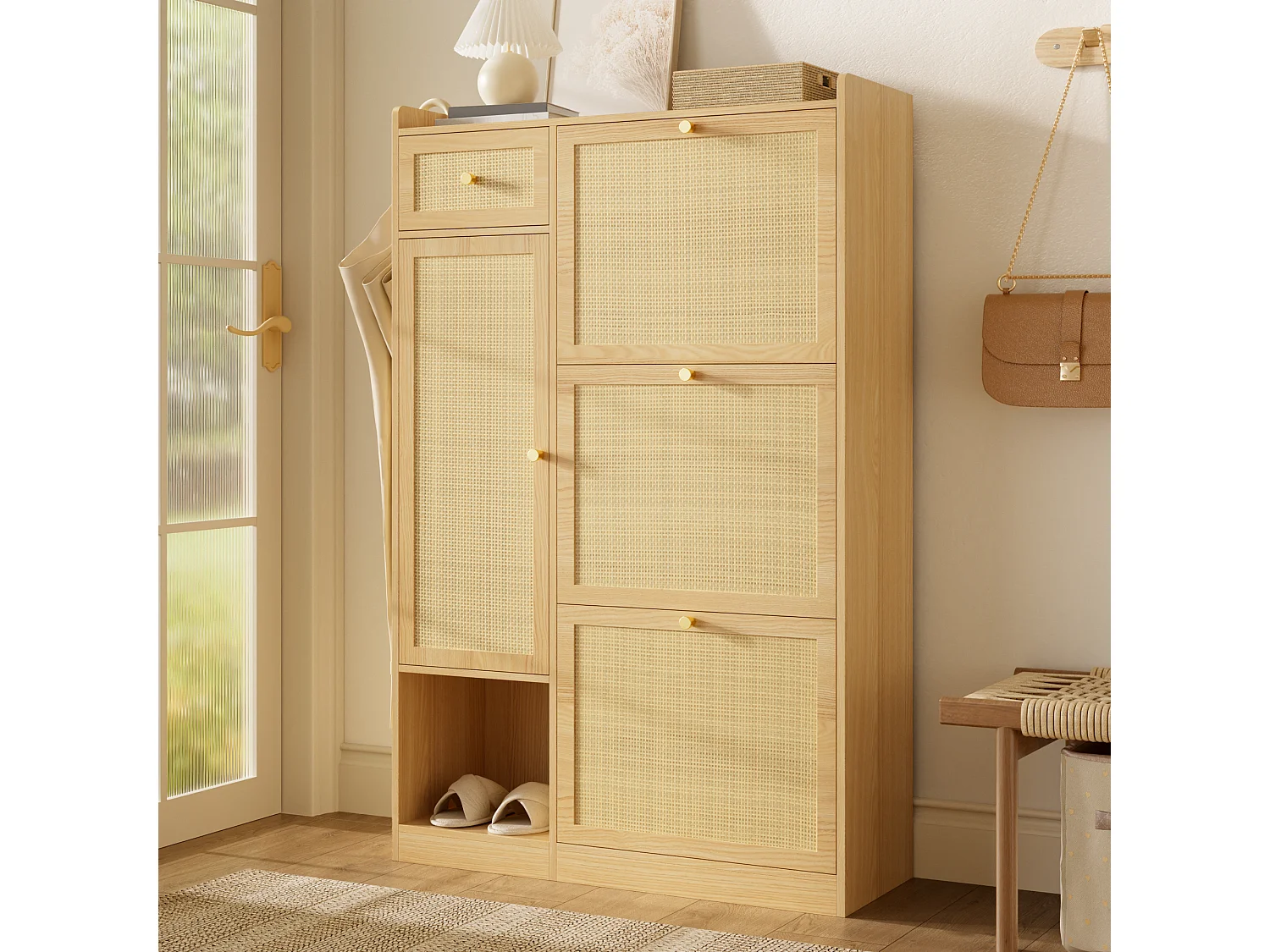 Meuble à chaussures en rotin avec 3 portes rabattables, 1 tiroir et 1 placard latéral - Panneaux de particules - 80,5x25x125 cm - Naturel