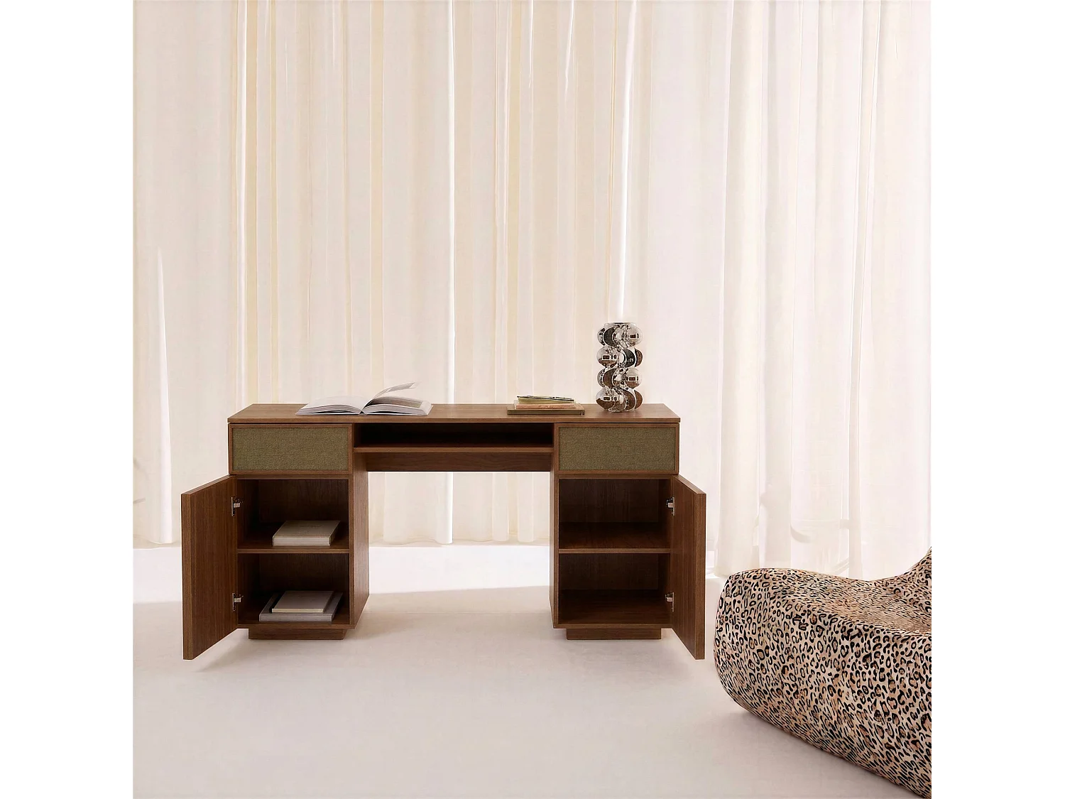 Scrivania decorativa in legno e tessuto 2 ante 2 cassetti 1 nicchia, 140 cm, Kuba, Noce, 140x55x77