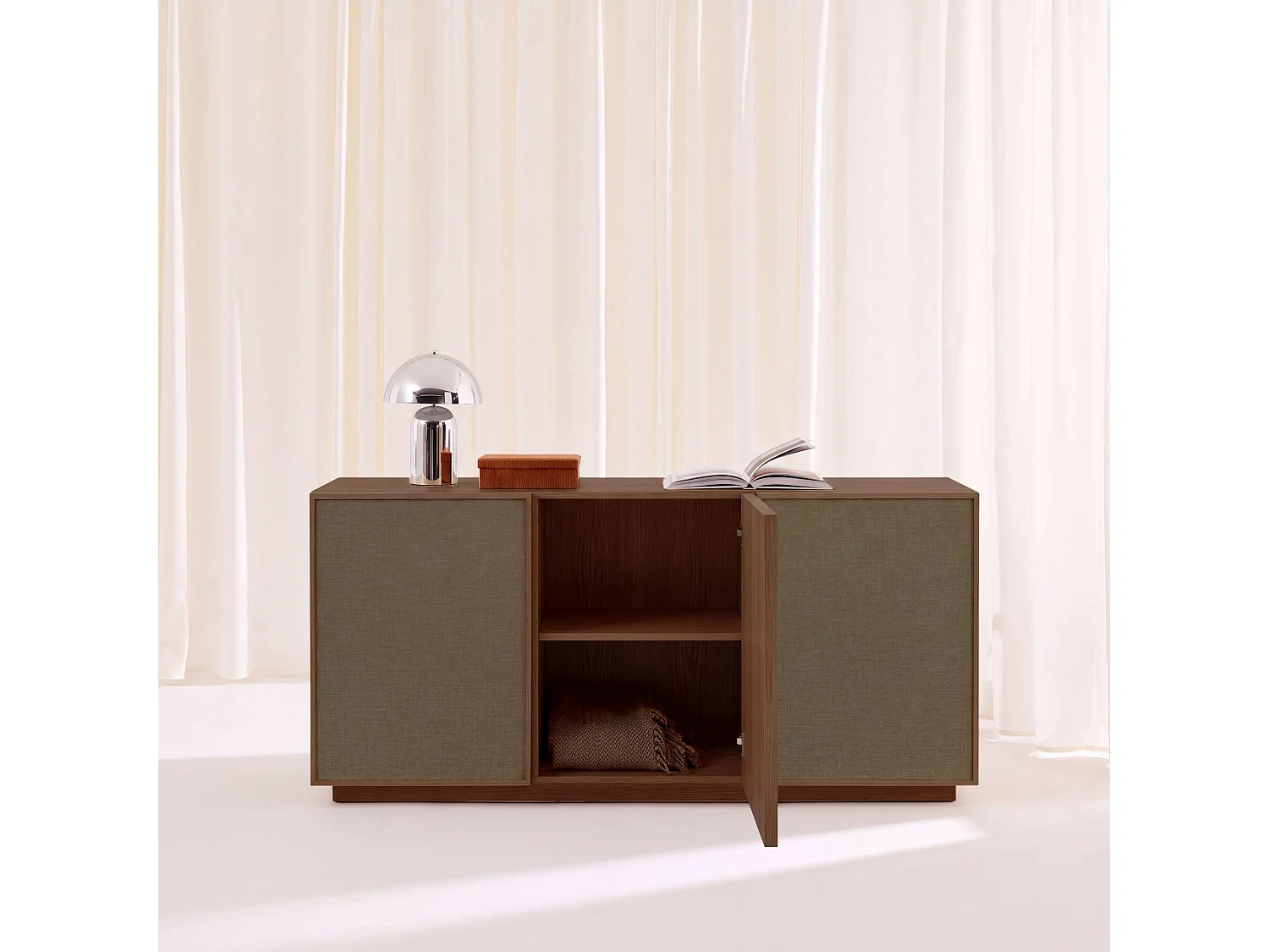 Credenza decorativa in legno e tessuto, 3 ante. 160 cm, Kuba, Noce, 160x43x75 cm