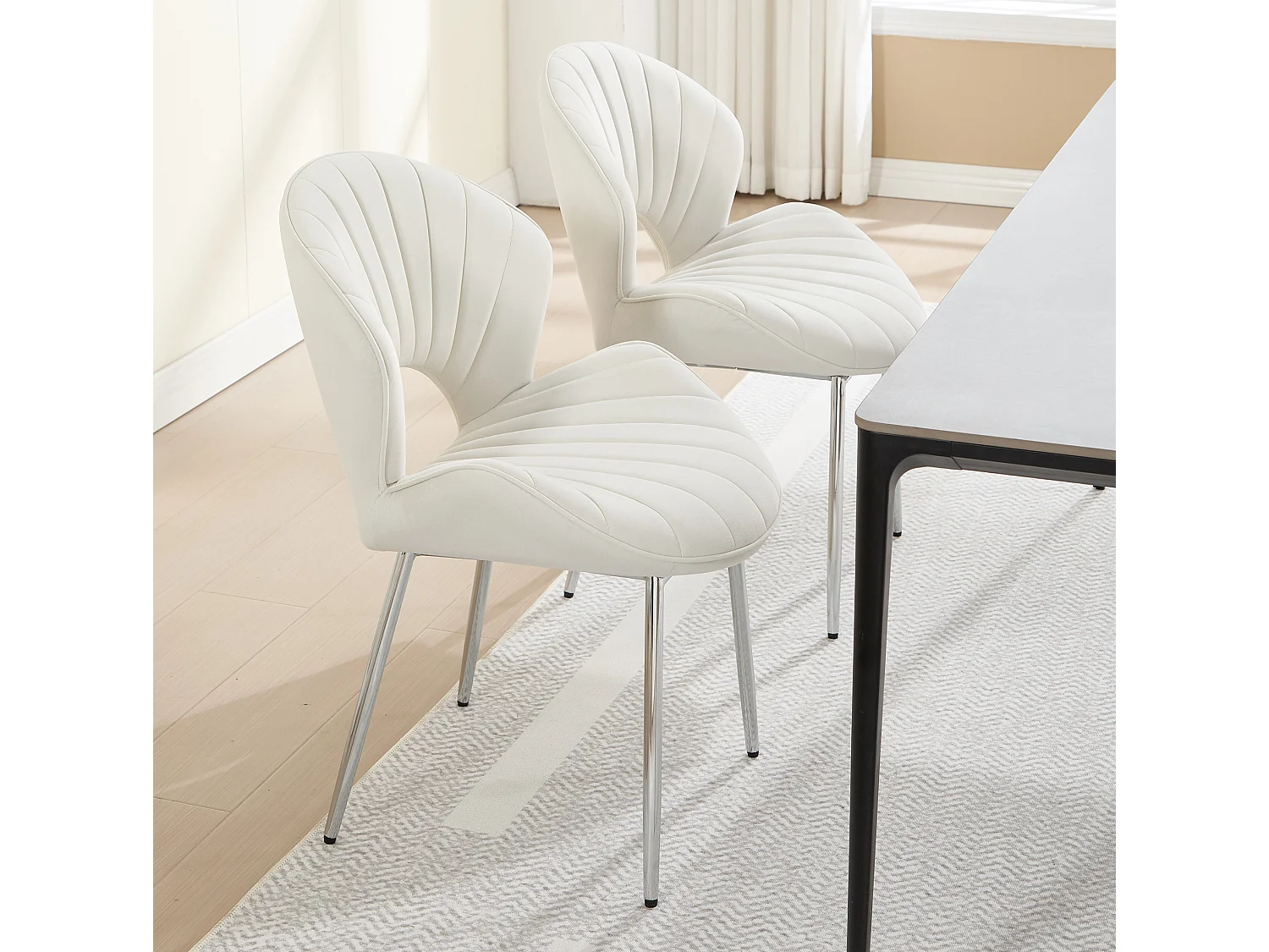 Lot de 2 chaises de salle à manger en velours ivoire, pieds métalliques argentés
