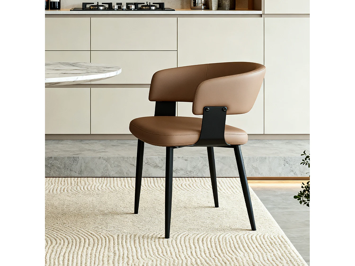 Set di 2 sedie da pranzo imbottite in similpelle marrone con braccioli e gambe metalliche