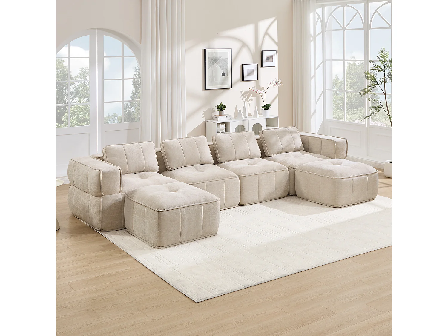 Modulares 4‑Sitzer‑Ecksofa aus beigem Polyester mit 2 Fußhockern, rutschfester Boden