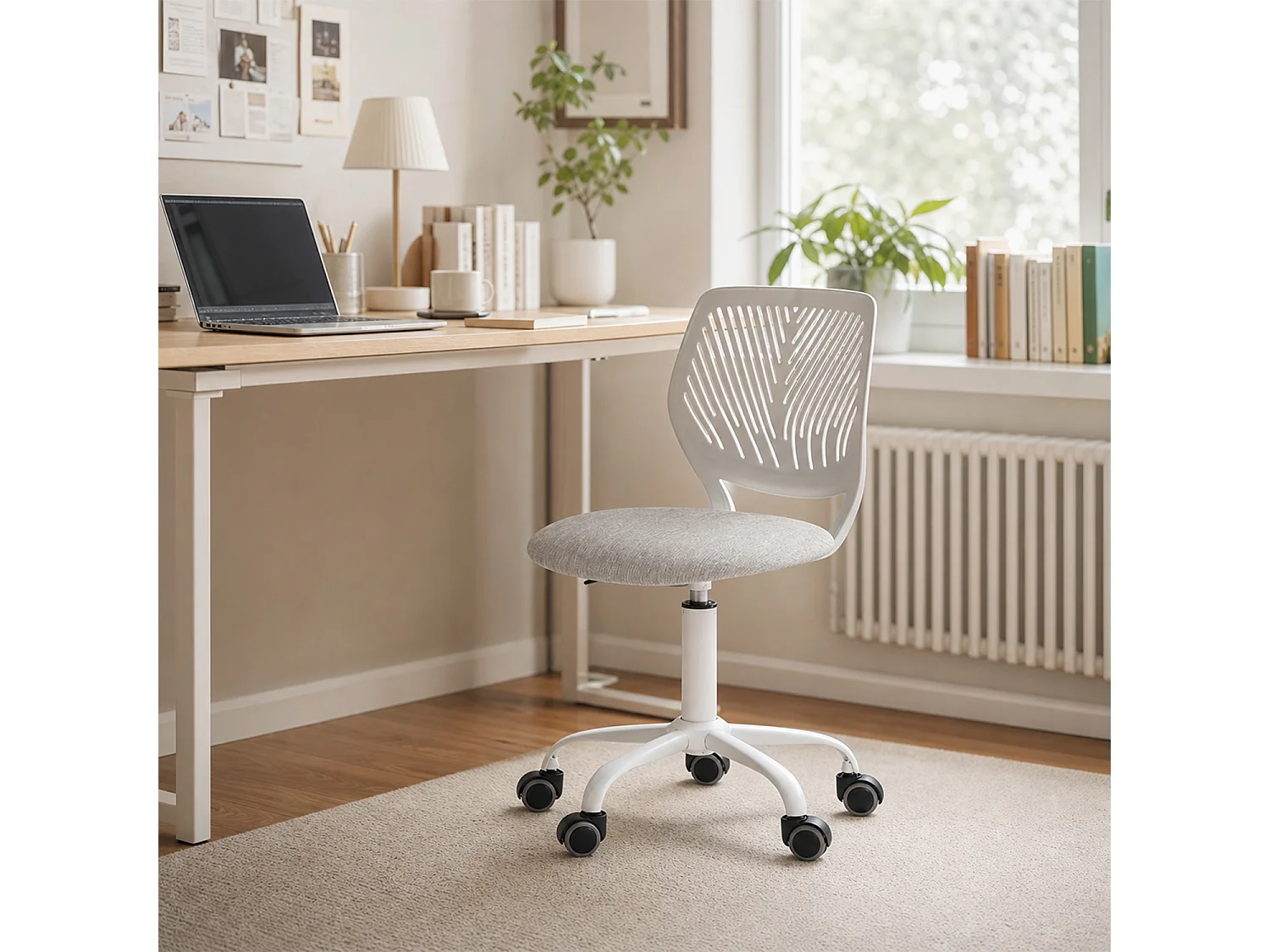 MEUBLES COSY CARNATION Silla giratoria regulable en altura con asiento de malla gris verita y patas de metal