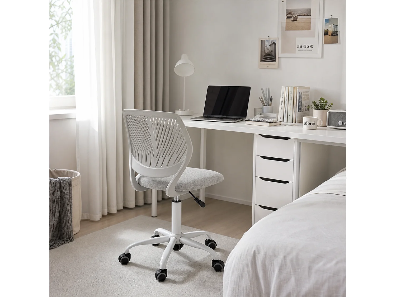 MEUBLES COSY CARNATION Silla giratoria regulable en altura con asiento de malla gris verita y patas de metal