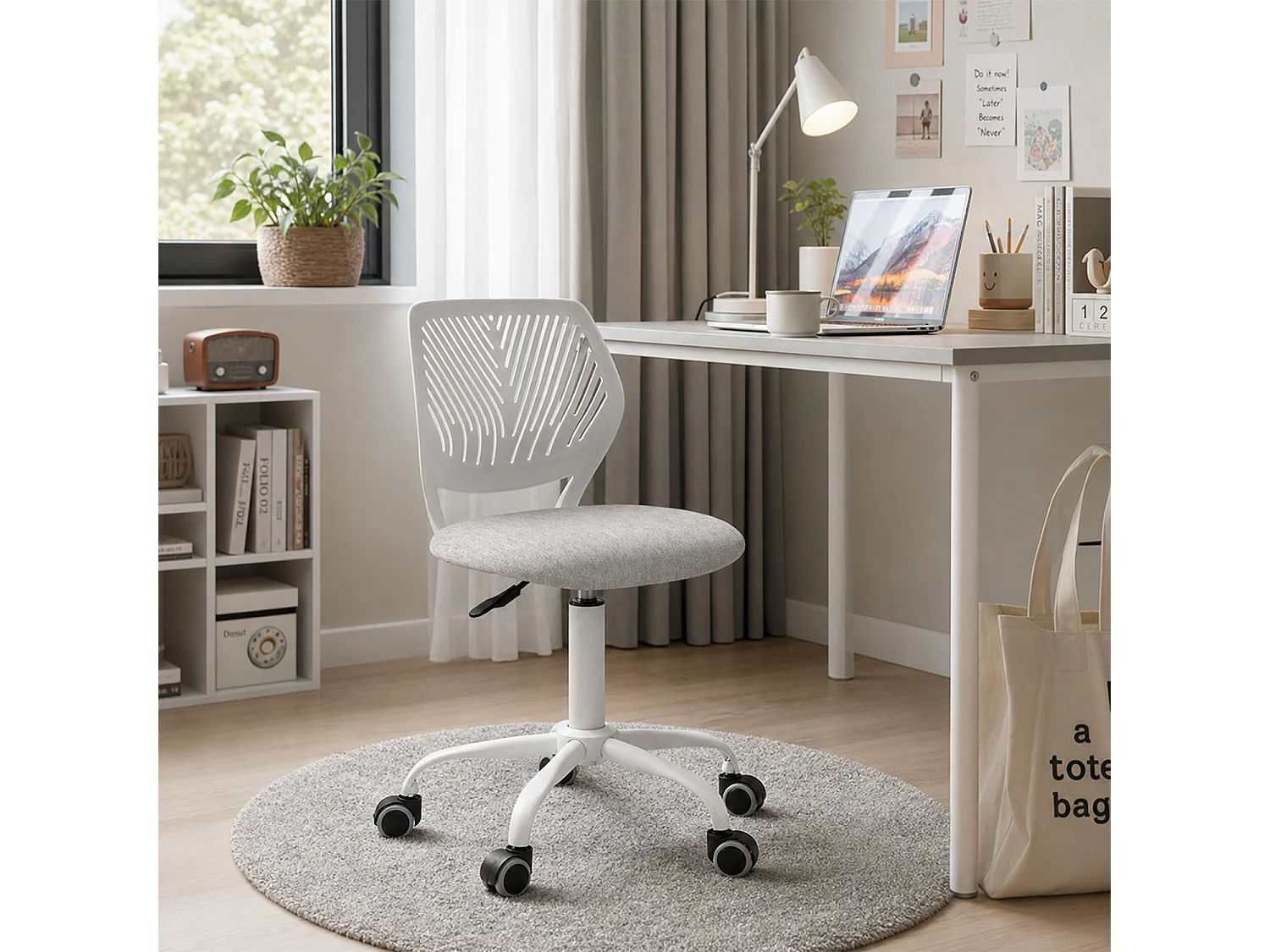 MEUBLES COSY CARNATION Silla giratoria regulable en altura con asiento de malla gris verita y patas de metal