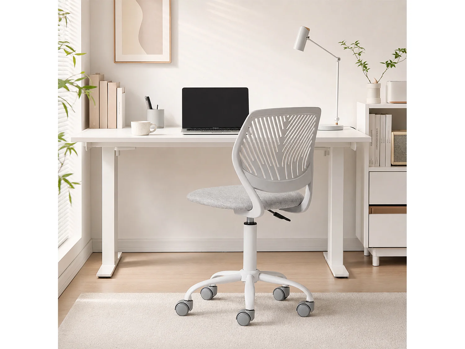 MEUBLES COSY CARNATION Silla giratoria regulable en altura con asiento de malla gris verita y patas de metal