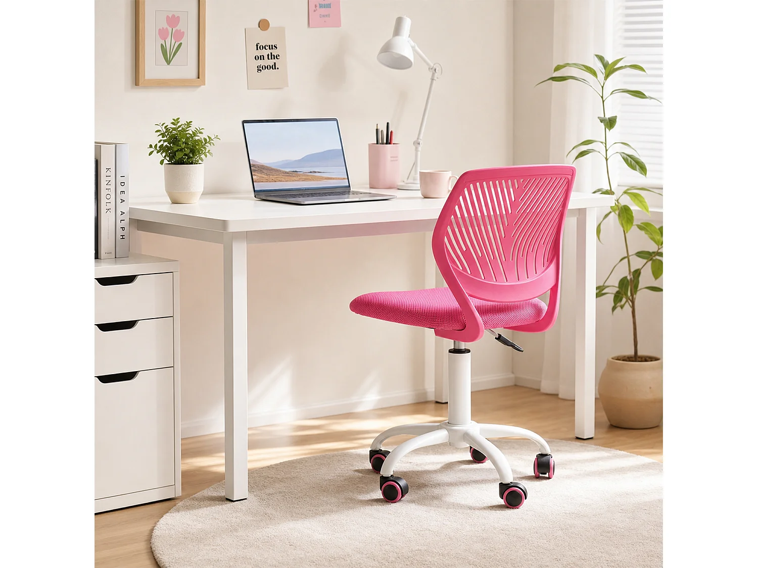 MEUBLES COSY CARNATION Silla giratoria regulable en altura con asiento de malla rosa y patas de metal