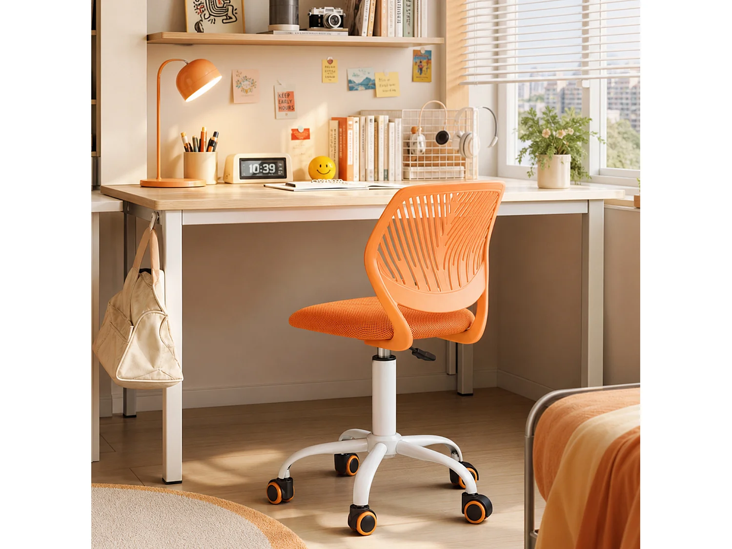 MEUBLES COSY CARNATION Silla giratoria regulable en altura con asiento de malla naranja y patas de metal