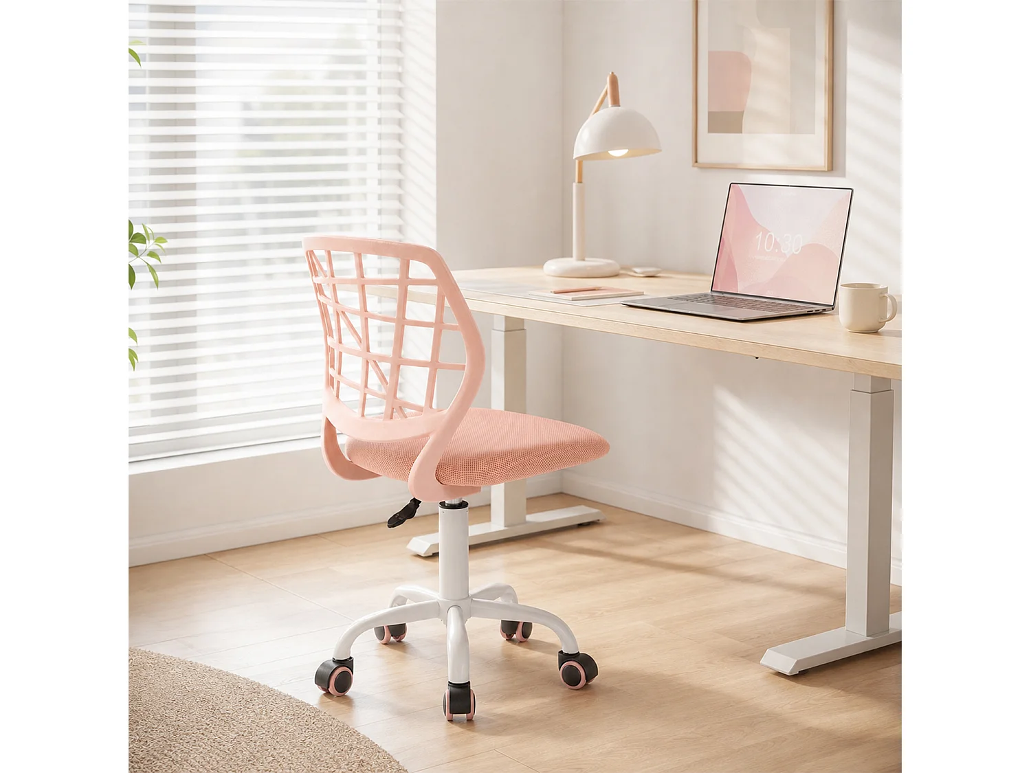 MEUBLES COSY CARNATION Silla giratoria regulable en altura con asiento de malla rosa blush y patas de metal
