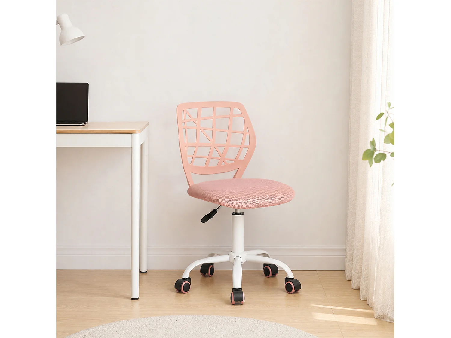 MEUBLES COSY CARNATION Silla giratoria regulable en altura con asiento de malla rosa blush y patas de metal
