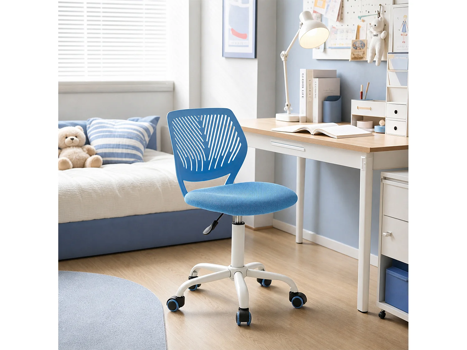 MEUBLES COSY CARNATION Silla giratoria regulable en altura con asiento de malla azul y patas de metal