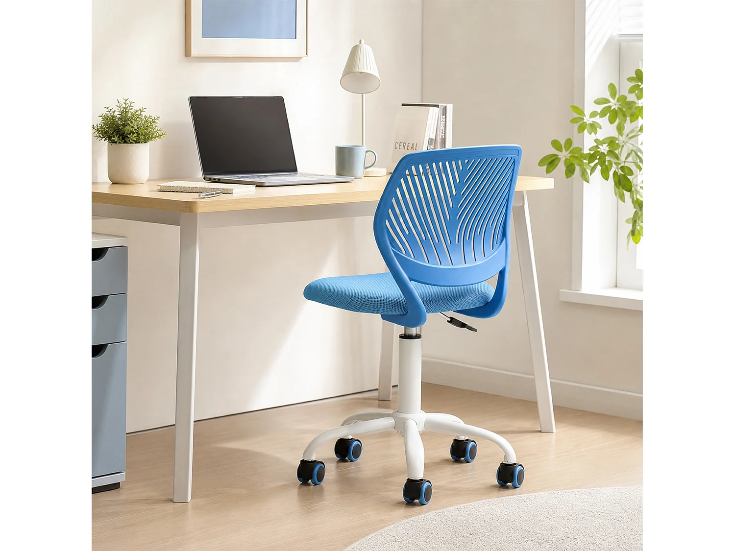 MEUBLES COSY CARNATION Silla giratoria regulable en altura con asiento de malla azul y patas de metal