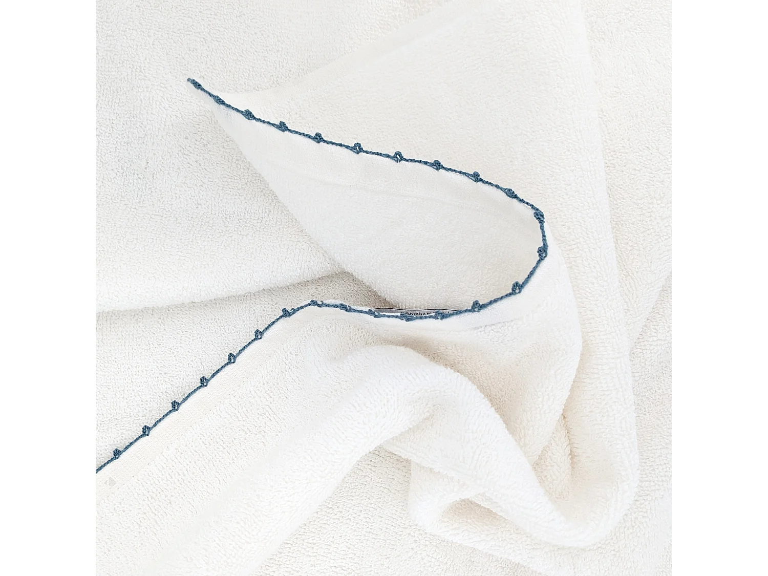Drap de bain 100x150 cm pur coton collection ORLA avec picueta bleu