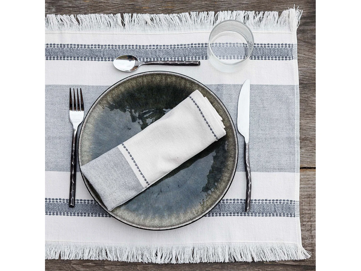 Lot de 4 serviettes de table polycoton 43x43 cm AKSEL vert Sauge