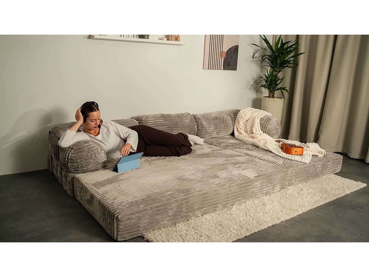 Modulares Ecksofa ETERA, mit Metalgestell, Schlaffunktion, Cord Flaschengrün
