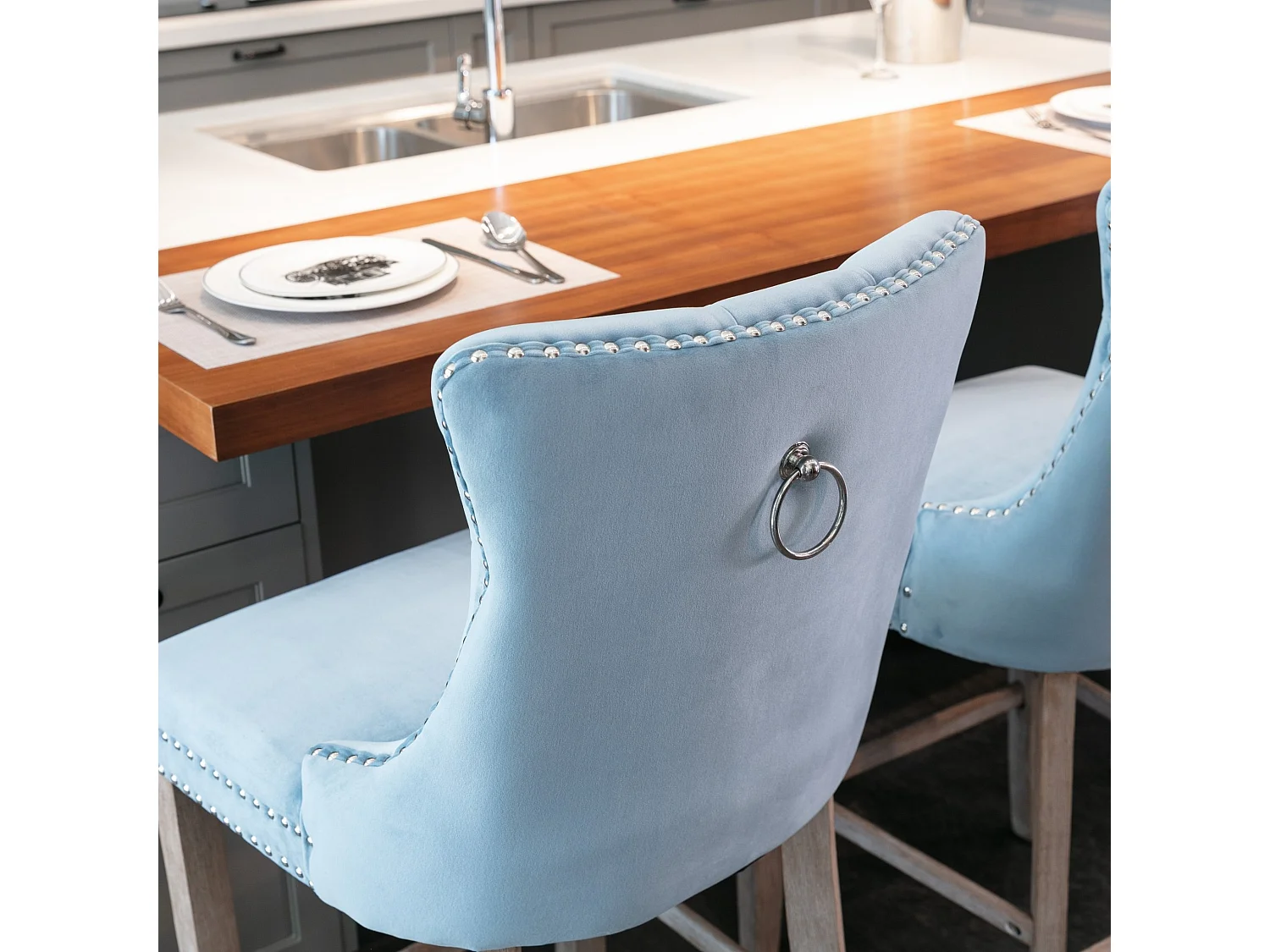 Set di 2 sgabelli da bar in velluto stile wingback con schienale alto e seduta da 67 cm