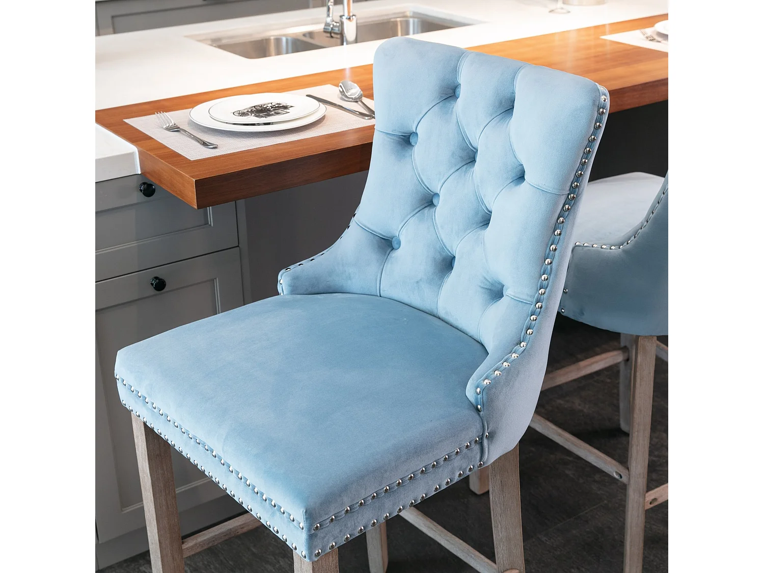 Set di 2 sgabelli da bar in velluto stile wingback con schienale alto e seduta da 67 cm