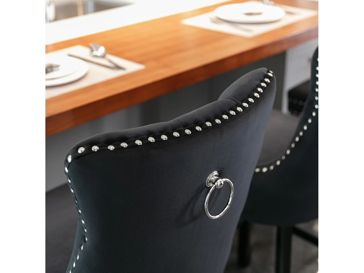 Set van 2 fluwelen barkrukken in wingback stijl met hoge rugleuning en zithoogte van 67 cm